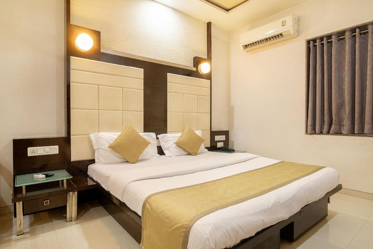 Hotel Satkar Сурат Экстерьер фото
