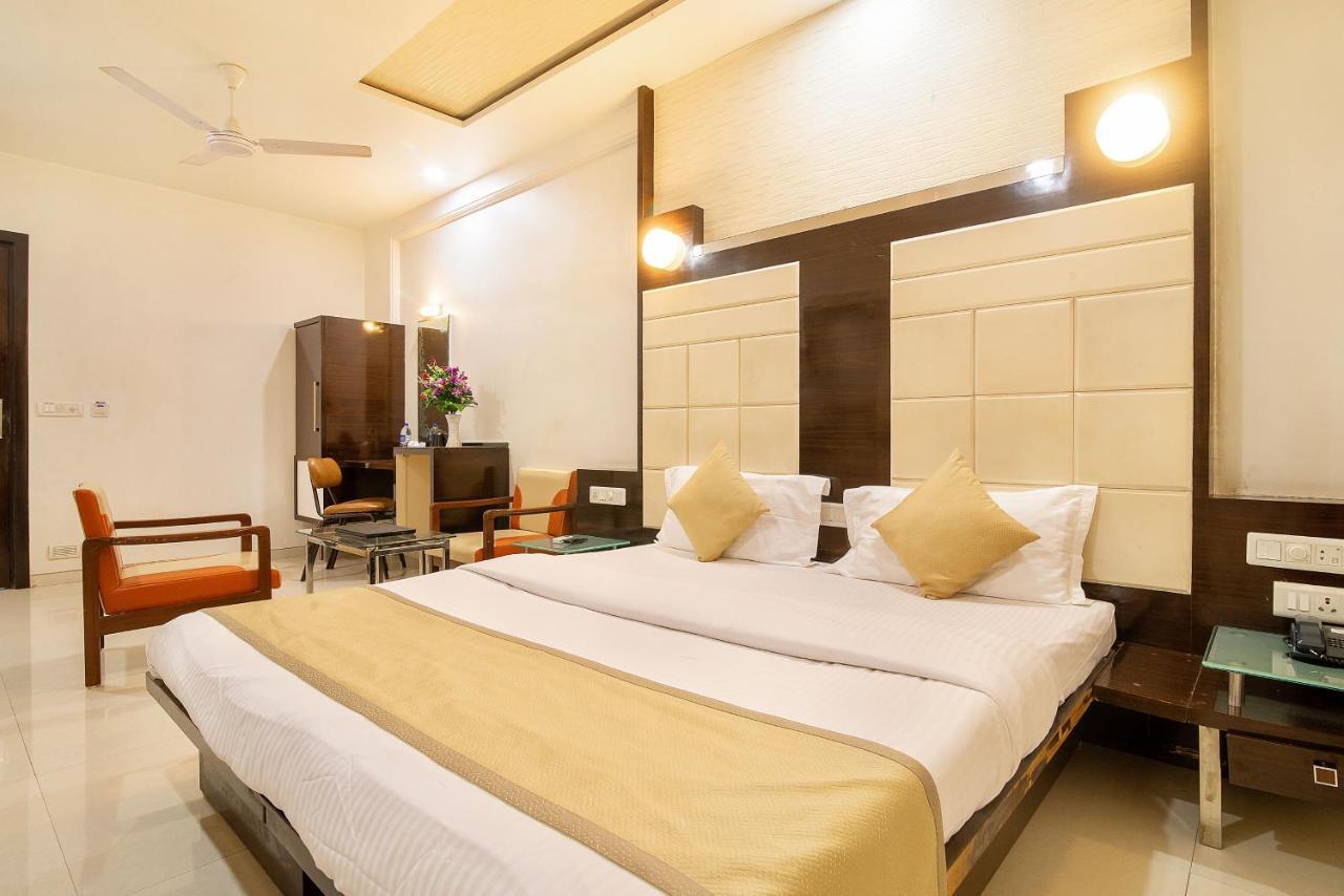 Hotel Satkar Сурат Экстерьер фото
