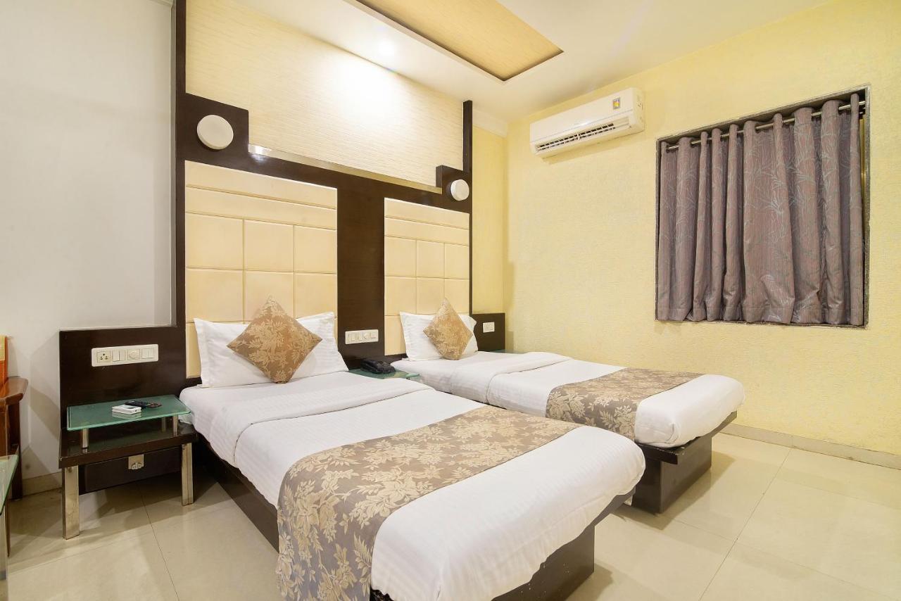 Hotel Satkar Сурат Экстерьер фото