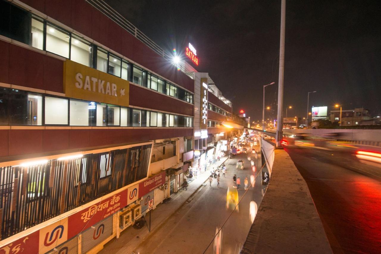 Hotel Satkar Сурат Экстерьер фото
